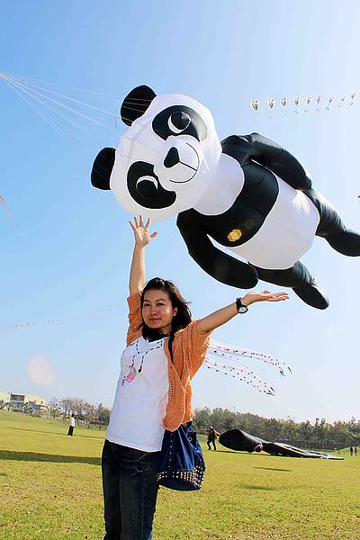 ▌遊記▌彰化溪湖糖廠，熱氣球升空！超注目！七彩繽紛造型彷彿熱氣球般大風箏在台灣也看的到！